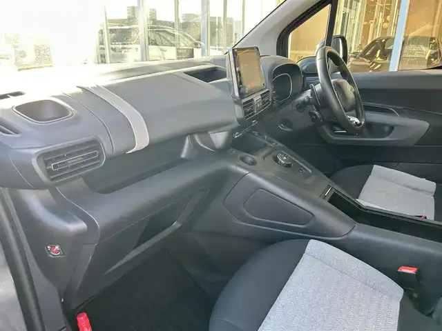 シトロエン シトロエン ベルランゴ シャイン ブルーHDi XTRパック 福岡県 2023(令5)年 1.6万km ガンＭ ワンオーナー/禁煙車/ＡＣＣ/パノラマルーフ/アクティブセーフティブレーキ/ＡＣＣ/ＢＳＭ/ＬＫＡ/純正ディスプレイオーディオ/ＢＴ／ＣａｒＰｌａｙ／ＤＴＶ/バックカメラ/サイドカメラ