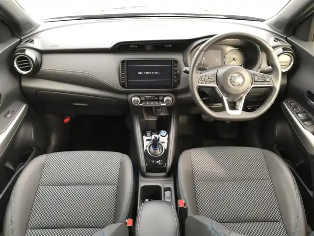 日産 キックス X 鳥取県 2020(令2)年 3.1万km ピュアブラック 純正9インチナビ/フルセグ/CD/DVD/BT/USB/アラウンドビューモニター/ドライブレコーダー・ETC/プロパイロット/エマージェンシーブレーキ/レーンキープアシスト/クリアランスソナー/ハーフレザーシート/前席シートヒーター/LEDヘットライト/フォグライト/純正17インチアルミホイール/ルーフレール/プッシュエンジンスタート/フロアマット・ドアバイザー