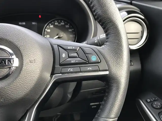 日産 キックス X 鳥取県 2020(令2)年 3.1万km ピュアブラック 純正9インチナビ/フルセグ/CD/DVD/BT/USB/アラウンドビューモニター/ドライブレコーダー・ETC/プロパイロット/エマージェンシーブレーキ/レーンキープアシスト/クリアランスソナー/ハーフレザーシート/前席シートヒーター/LEDヘットライト/フォグライト/純正17インチアルミホイール/ルーフレール/プッシュエンジンスタート/フロアマット・ドアバイザー