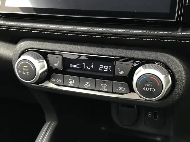 日産 キックス X 鳥取県 2020(令2)年 3.1万km ピュアブラック 純正9インチナビ/フルセグ/CD/DVD/BT/USB/アラウンドビューモニター/ドライブレコーダー・ETC/プロパイロット/エマージェンシーブレーキ/レーンキープアシスト/クリアランスソナー/ハーフレザーシート/前席シートヒーター/LEDヘットライト/フォグライト/純正17インチアルミホイール/ルーフレール/プッシュエンジンスタート/フロアマット・ドアバイザー