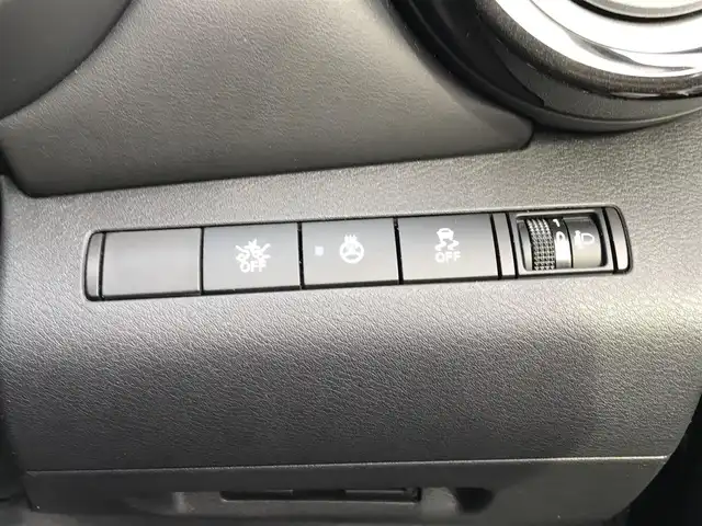 日産 キックス X 鳥取県 2020(令2)年 3.1万km ピュアブラック 純正9インチナビ/フルセグ/CD/DVD/BT/USB/アラウンドビューモニター/ドライブレコーダー・ETC/プロパイロット/エマージェンシーブレーキ/レーンキープアシスト/クリアランスソナー/ハーフレザーシート/前席シートヒーター/LEDヘットライト/フォグライト/純正17インチアルミホイール/ルーフレール/プッシュエンジンスタート/フロアマット・ドアバイザー