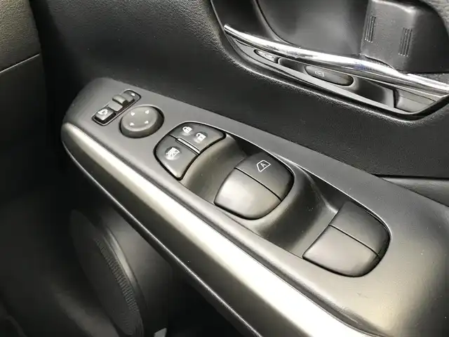 日産 キックス X 鳥取県 2020(令2)年 3.1万km ピュアブラック 純正9インチナビ/フルセグ/CD/DVD/BT/USB/アラウンドビューモニター/ドライブレコーダー・ETC/プロパイロット/エマージェンシーブレーキ/レーンキープアシスト/クリアランスソナー/ハーフレザーシート/前席シートヒーター/LEDヘットライト/フォグライト/純正17インチアルミホイール/ルーフレール/プッシュエンジンスタート/フロアマット・ドアバイザー