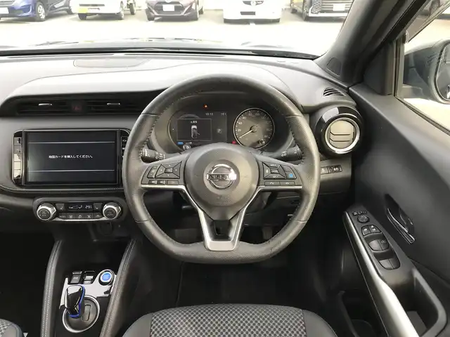 日産 キックス X 鳥取県 2020(令2)年 3.1万km ピュアブラック 純正9インチナビ/フルセグ/CD/DVD/BT/USB/アラウンドビューモニター/ドライブレコーダー・ETC/プロパイロット/エマージェンシーブレーキ/レーンキープアシスト/クリアランスソナー/ハーフレザーシート/前席シートヒーター/LEDヘットライト/フォグライト/純正17インチアルミホイール/ルーフレール/プッシュエンジンスタート/フロアマット・ドアバイザー