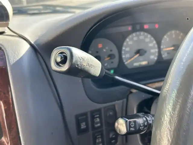 トヨタ グランビア G クルージングセレクション 岡山県 1998(平10)年 16.4万km ホワイトパールマイカ/ライトグレイッシュローズMP 登録時走行距離163982km/社外後席モニター/サンルーフ/社外SDナビ/(AM/FM/BT/TV/DISC)/バックカメラ/ETC/電動格納ミラー/リモコンキー/社外16インチアルミホイール/キセノンヘッドライト/パワーステアリング/パワーウィンドウ