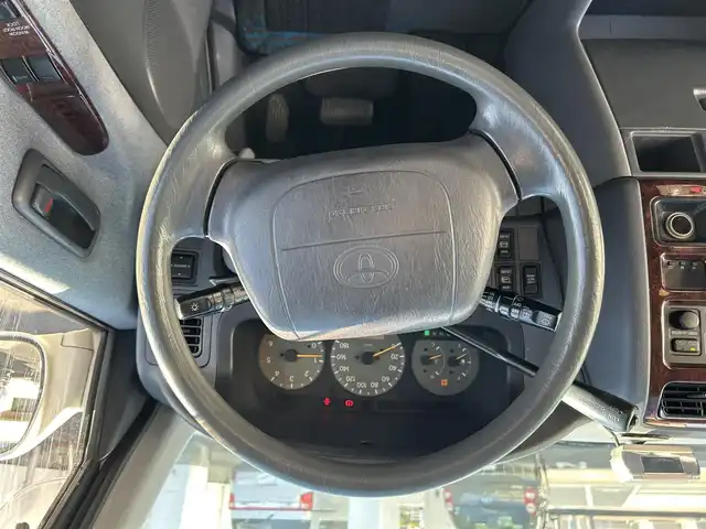 トヨタ グランビア G クルージングセレクション 岡山県 1998(平10)年 16.4万km ホワイトパールマイカ/ライトグレイッシュローズMP 登録時走行距離163982km/社外後席モニター/サンルーフ/社外SDナビ/(AM/FM/BT/TV/DISC)/バックカメラ/ETC/電動格納ミラー/リモコンキー/社外16インチアルミホイール/キセノンヘッドライト/パワーステアリング/パワーウィンドウ