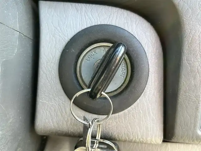 トヨタ グランビア G クルージングセレクション 岡山県 1998(平10)年 16.4万km ホワイトパールマイカ/ライトグレイッシュローズMP 登録時走行距離163982km/社外後席モニター/サンルーフ/社外SDナビ/(AM/FM/BT/TV/DISC)/バックカメラ/ETC/電動格納ミラー/リモコンキー/社外16インチアルミホイール/キセノンヘッドライト/パワーステアリング/パワーウィンドウ