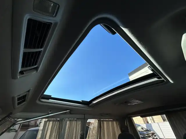 トヨタ グランビア G クルージングセレクション 岡山県 1998(平10)年 16.4万km ホワイトパールマイカ/ライトグレイッシュローズMP 登録時走行距離163982km/社外後席モニター/サンルーフ/社外SDナビ/(AM/FM/BT/TV/DISC)/バックカメラ/ETC/電動格納ミラー/リモコンキー/社外16インチアルミホイール/キセノンヘッドライト/パワーステアリング/パワーウィンドウ