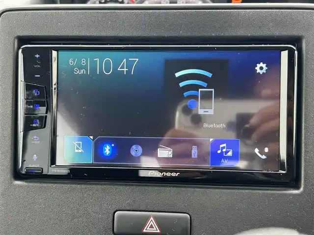スズキ ワゴンＲ HYBRID FX－S 熊本県 2022(令4)年 1.5万km アーバンブラウンパールメタリック 純正ディスプレイオーディオ/・Blootooth/CD/DVD/AM/FM/USB/ipod/AUX//AV/スズキセーフティセンス/・アダプティブクルーズコントロール/・デュアルカメラブレーキサポート/・後退時ブレーキサポート/・車線逸脱警報/・ふらつき警報/・車線維持支援/・ハイビームアシスト/衝突軽減装置/バックカメラ/コーナーセンサー/スマートキー/D席シートヒーター/ドライブレコーダー/ステアリングスイッチ/純正ドアバイザー/助手席シートアンダーボックス/ヘッドライトレベライザー/電格ミラー/アイドリングストップ/ビルトインＥＴＣ/プッシュスタート