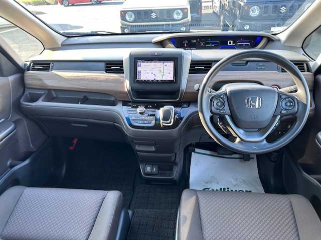 ホンダ フリード ハイブリット G 大阪府 2022(令4)年 3.2万km プラチナホワイトパール ナビ　/フルセグ　/Ｂｌｕｅｔｏｏｔｈ　/バックカメラ　/両側パワースライドドア　/シートヒーター　/レーダークルーズコントロール　/ＬＥＤヘッドライト　/スマートキー　/ＥＴＣ　/フロアーマット　/バイザー/パーキングセンサー