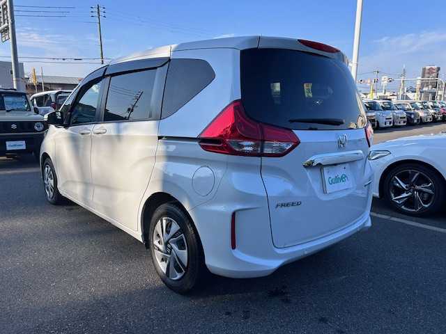 ホンダ フリード ハイブリット G 大阪府 2022(令4)年 3.2万km プラチナホワイトパール ナビ　/フルセグ　/Ｂｌｕｅｔｏｏｔｈ　/バックカメラ　/両側パワースライドドア　/シートヒーター　/レーダークルーズコントロール　/ＬＥＤヘッドライト　/スマートキー　/ＥＴＣ　/フロアーマット　/バイザー/パーキングセンサー