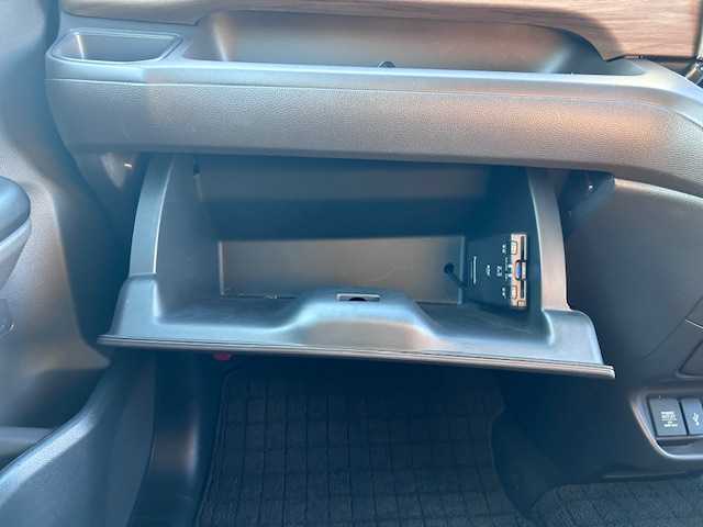 ホンダ フリード ハイブリット G 大阪府 2022(令4)年 3.2万km プラチナホワイトパール ナビ　/フルセグ　/Ｂｌｕｅｔｏｏｔｈ　/バックカメラ　/両側パワースライドドア　/シートヒーター　/レーダークルーズコントロール　/ＬＥＤヘッドライト　/スマートキー　/ＥＴＣ　/フロアーマット　/バイザー/パーキングセンサー