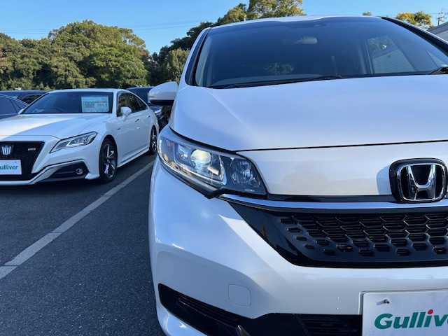 ホンダ フリード ハイブリット G 大阪府 2022(令4)年 3.2万km プラチナホワイトパール ナビ　/フルセグ　/Ｂｌｕｅｔｏｏｔｈ　/バックカメラ　/両側パワースライドドア　/シートヒーター　/レーダークルーズコントロール　/ＬＥＤヘッドライト　/スマートキー　/ＥＴＣ　/フロアーマット　/バイザー/パーキングセンサー