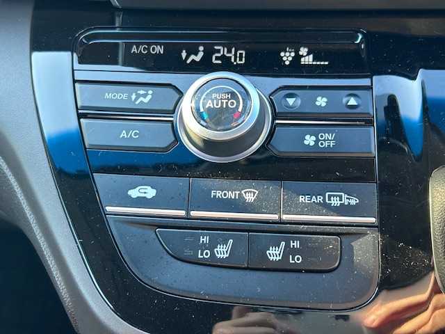 ホンダ フリード ハイブリット G 大阪府 2022(令4)年 3.2万km プラチナホワイトパール ナビ　/フルセグ　/Ｂｌｕｅｔｏｏｔｈ　/バックカメラ　/両側パワースライドドア　/シートヒーター　/レーダークルーズコントロール　/ＬＥＤヘッドライト　/スマートキー　/ＥＴＣ　/フロアーマット　/バイザー/パーキングセンサー