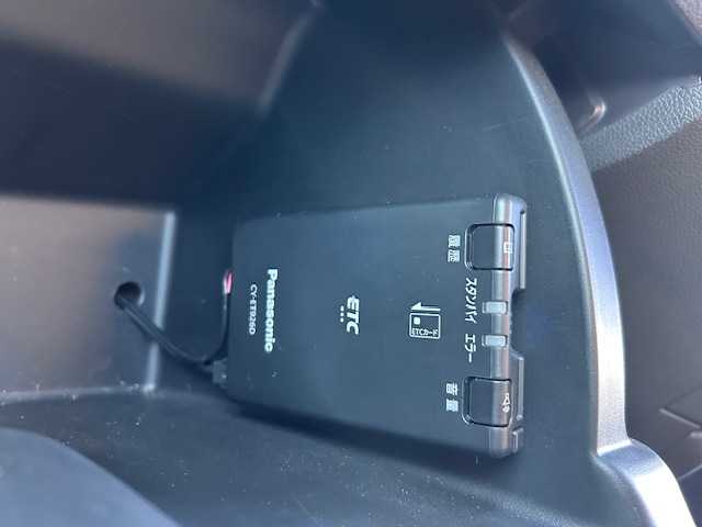 ホンダ フリード ハイブリット G 大阪府 2022(令4)年 3.2万km プラチナホワイトパール ナビ　/フルセグ　/Ｂｌｕｅｔｏｏｔｈ　/バックカメラ　/両側パワースライドドア　/シートヒーター　/レーダークルーズコントロール　/ＬＥＤヘッドライト　/スマートキー　/ＥＴＣ　/フロアーマット　/バイザー/パーキングセンサー