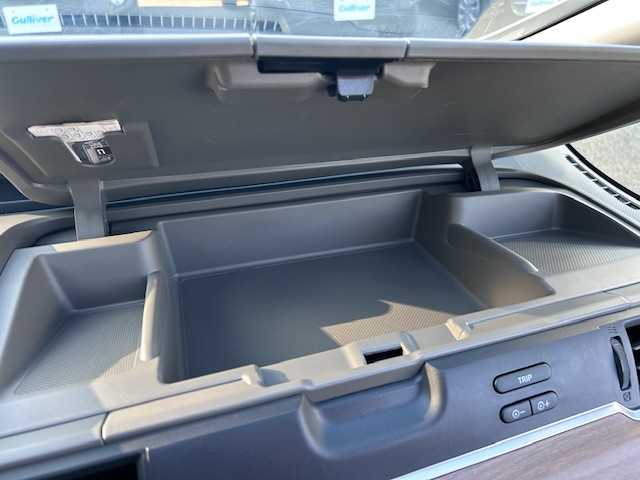 ホンダ フリード ハイブリット G 大阪府 2022(令4)年 3.2万km プラチナホワイトパール ナビ　/フルセグ　/Ｂｌｕｅｔｏｏｔｈ　/バックカメラ　/両側パワースライドドア　/シートヒーター　/レーダークルーズコントロール　/ＬＥＤヘッドライト　/スマートキー　/ＥＴＣ　/フロアーマット　/バイザー/パーキングセンサー