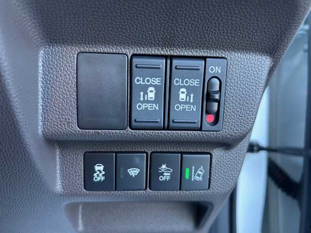 ホンダ フリード ハイブリット G 大阪府 2022(令4)年 3.2万km プラチナホワイトパール ナビ　/フルセグ　/Ｂｌｕｅｔｏｏｔｈ　/バックカメラ　/両側パワースライドドア　/シートヒーター　/レーダークルーズコントロール　/ＬＥＤヘッドライト　/スマートキー　/ＥＴＣ　/フロアーマット　/バイザー/パーキングセンサー