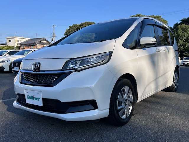 ホンダ フリード ハイブリット G 大阪府 2022(令4)年 3.2万km プラチナホワイトパール ナビ　/フルセグ　/Ｂｌｕｅｔｏｏｔｈ　/バックカメラ　/両側パワースライドドア　/シートヒーター　/レーダークルーズコントロール　/ＬＥＤヘッドライト　/スマートキー　/ＥＴＣ　/フロアーマット　/バイザー/パーキングセンサー
