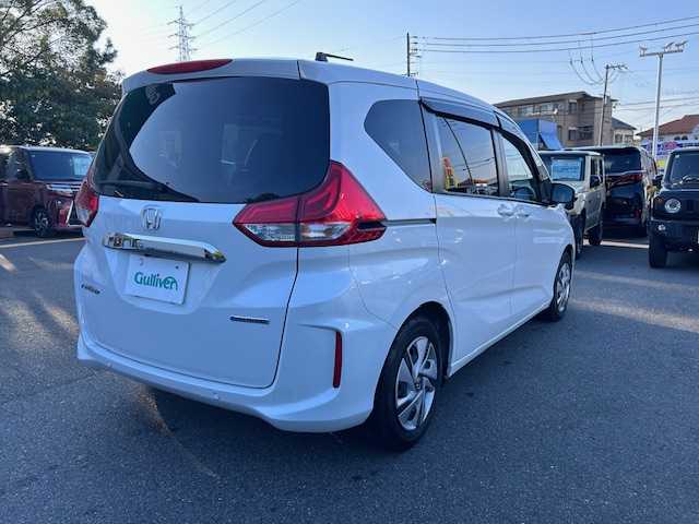 ホンダ フリード ハイブリット G 大阪府 2022(令4)年 3.2万km プラチナホワイトパール ナビ　/フルセグ　/Ｂｌｕｅｔｏｏｔｈ　/バックカメラ　/両側パワースライドドア　/シートヒーター　/レーダークルーズコントロール　/ＬＥＤヘッドライト　/スマートキー　/ＥＴＣ　/フロアーマット　/バイザー/パーキングセンサー