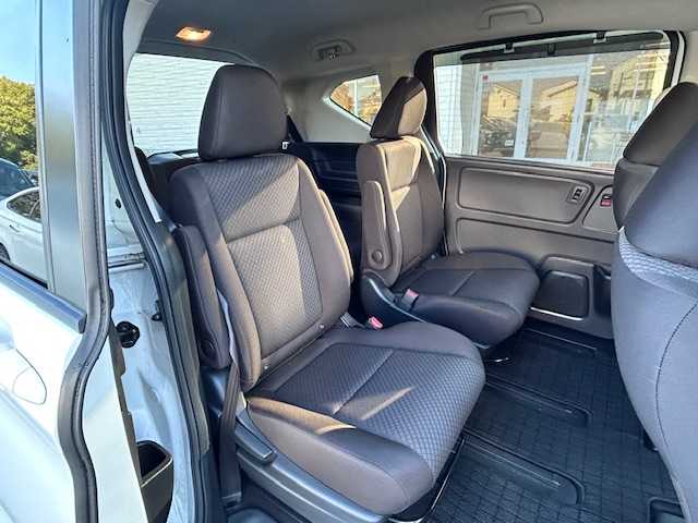 ホンダ フリード ハイブリット G 大阪府 2022(令4)年 3.2万km プラチナホワイトパール ナビ　/フルセグ　/Ｂｌｕｅｔｏｏｔｈ　/バックカメラ　/両側パワースライドドア　/シートヒーター　/レーダークルーズコントロール　/ＬＥＤヘッドライト　/スマートキー　/ＥＴＣ　/フロアーマット　/バイザー/パーキングセンサー