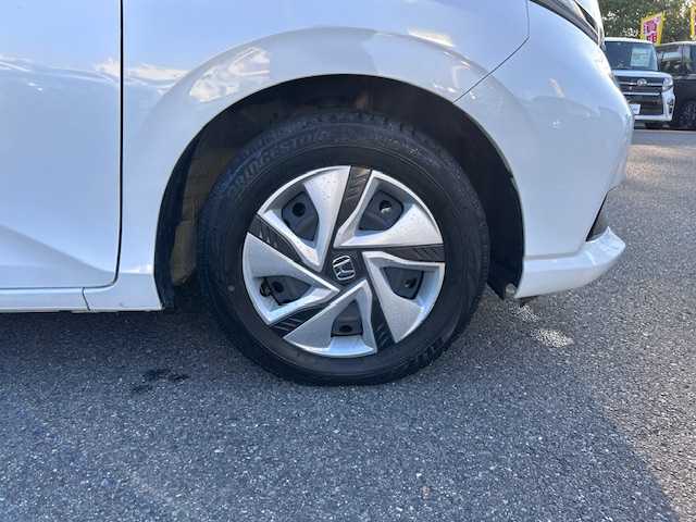 ホンダ フリード ハイブリット G 大阪府 2022(令4)年 3.2万km プラチナホワイトパール ナビ　/フルセグ　/Ｂｌｕｅｔｏｏｔｈ　/バックカメラ　/両側パワースライドドア　/シートヒーター　/レーダークルーズコントロール　/ＬＥＤヘッドライト　/スマートキー　/ＥＴＣ　/フロアーマット　/バイザー/パーキングセンサー