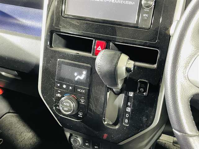 トヨタ タンク カスタムG－T 福岡県 2017(平29)年 6.4万km ブラックマイカ/マゼンダベリーメタリック ターボ/純正メモリナビ（NSZT-W66T）/CD/DVD/フルセグ/バックカメラ/両側パワースライドドア/スマートアシストII/・衝突警報機能/・衝突回避支援ブレーキ機能/・車線逸脱警報機能/・誤発進抑制機能（前後）/・先行車発進お知らせ機能/LEDオートヘッドライト/クルーズコントロール/アイドリングストップ/純正１５インチアルミホイール/革巻きステアリング/シートヒーター/純正フロアマット/プッシュスタート/スマートキー×2/ビルトインＥＴＣ２．０