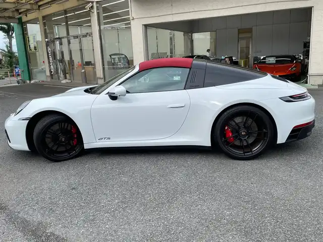ポルシェ ポルシェ ９１１ タルガ4 GTS 神奈川県 2022(令4)年 1.3万km キャララホワイトメタリック 赤ソフトトップ/黒革シート/スポーツクロノ/スポーツエグゾースト/PASM/純正20/21インチAW/電動スポイラー/LEDヘッドライト/純正メモリーナビ/AppleCarPlay/AndroidAuto/純正USB/BT/360°カメラ/ETC2.0/ドライブレコーダー/シートヒーター/エアシート/クルーズコントロール/衝突軽減ブレーキ/BSM/コーナーセンサー/パドルシフト/アイドリングストップ/スマートキー/R5/6/7年ディーラー整備記録