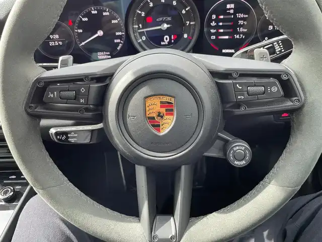 ポルシェ ポルシェ ９１１ タルガ4 GTS 神奈川県 2022(令4)年 1.3万km キャララホワイトメタリック 赤ソフトトップ/黒革シート/スポーツクロノ/スポーツエグゾースト/PASM/純正20/21インチAW/電動スポイラー/LEDヘッドライト/純正メモリーナビ/AppleCarPlay/AndroidAuto/純正USB/BT/360°カメラ/ETC2.0/ドライブレコーダー/シートヒーター/エアシート/クルーズコントロール/衝突軽減ブレーキ/BSM/コーナーセンサー/パドルシフト/アイドリングストップ/スマートキー/R5/6/7年ディーラー整備記録