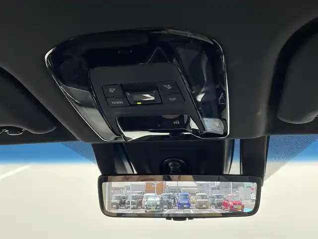 トヨタ ハリアー G 大分県 2022(令4)年 1.3万km プラチナホワイトパールマイカ 禁煙車/純正ディスプレイオーディオ/（USB/Bluetooth/Miracast/フルセグTV）/バックカメラ/プリクラッシュセーフティー/クリアランスソナー/ブラインドスポットモニター/リアクロストラフィックアラート/レーントレーシングアシスト/ロードサインアシスト/ふらつき警報/先行車発進告知/パワーバックドア/革巻きステアリング/レーダークルーズコントロール/ステアリングスイッチ/LEDヘッドライト/フォグランプ/オートヘッドライト/オートマチックハイビーム/ハーフレザーシート/D席パワーシート/ミラー型ドライブレコーダー/電動パーキングブレーキ/オートホールドブレーキ/USB充電/純正アルミホイール/純正フロアマット