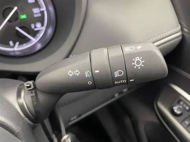 トヨタ ハリアー G 大分県 2022(令4)年 1.3万km プラチナホワイトパールマイカ 禁煙車/純正ディスプレイオーディオ/（USB/Bluetooth/Miracast/フルセグTV）/バックカメラ/プリクラッシュセーフティー/クリアランスソナー/ブラインドスポットモニター/リアクロストラフィックアラート/レーントレーシングアシスト/ロードサインアシスト/ふらつき警報/先行車発進告知/パワーバックドア/革巻きステアリング/レーダークルーズコントロール/ステアリングスイッチ/LEDヘッドライト/フォグランプ/オートヘッドライト/オートマチックハイビーム/ハーフレザーシート/D席パワーシート/ミラー型ドライブレコーダー/電動パーキングブレーキ/オートホールドブレーキ/USB充電/純正アルミホイール/純正フロアマット