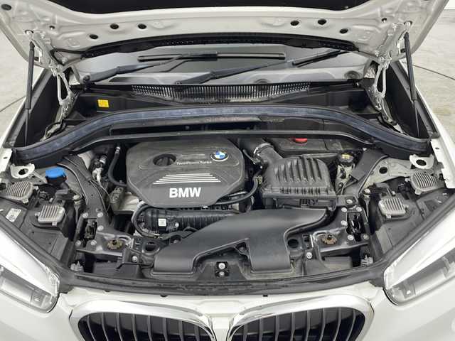 ＢＭＷ Ｘ１ 三重県 2017(平29)年 4.3万km アルピンホワイトⅢ 禁煙車/バックカメラ/純正ナビ/・CD・DVD・Bluetooth/ルーフレール/電子パーキング/ステアリングスイッチ/クリアランスソナー/ビルトインETC/スマートキー/プッシュスタート
