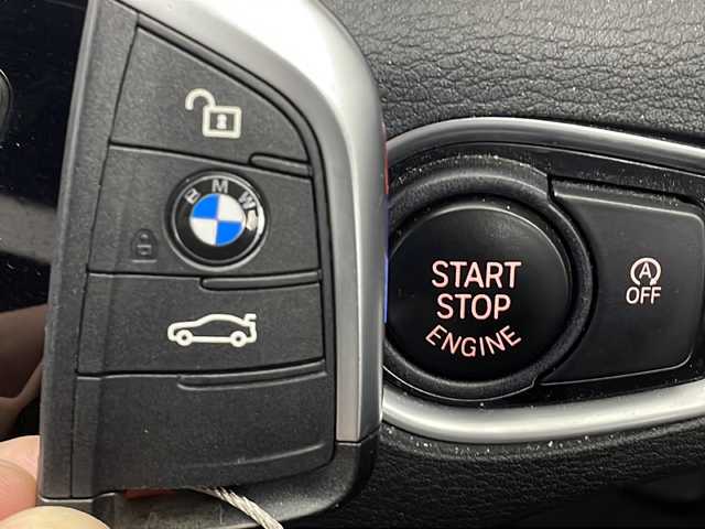 ＢＭＷ Ｘ１ 三重県 2017(平29)年 4.3万km アルピンホワイトⅢ 禁煙車/バックカメラ/純正ナビ/・CD・DVD・Bluetooth/ルーフレール/電子パーキング/ステアリングスイッチ/クリアランスソナー/ビルトインETC/スマートキー/プッシュスタート