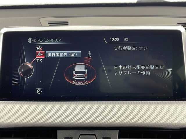 ＢＭＷ Ｘ１ 三重県 2017(平29)年 4.3万km アルピンホワイトⅢ 禁煙車/バックカメラ/純正ナビ/・CD・DVD・Bluetooth/ルーフレール/電子パーキング/ステアリングスイッチ/クリアランスソナー/ビルトインETC/スマートキー/プッシュスタート