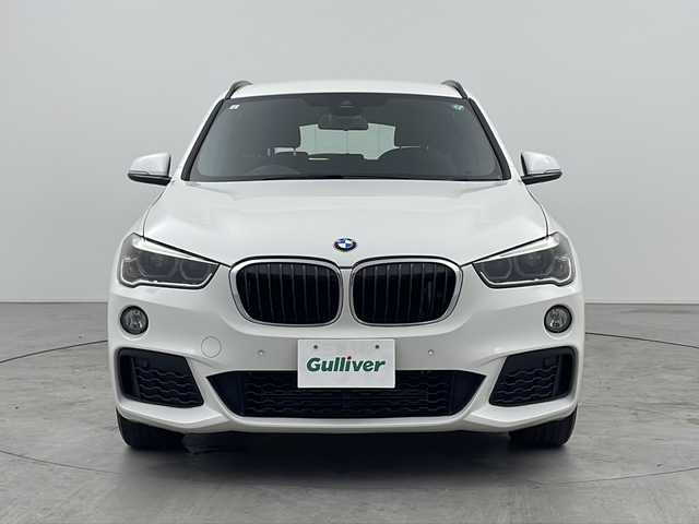 ＢＭＷ Ｘ１ 三重県 2017(平29)年 4.3万km アルピンホワイトⅢ 禁煙車/バックカメラ/純正ナビ/・CD・DVD・Bluetooth/ルーフレール/電子パーキング/ステアリングスイッチ/クリアランスソナー/ビルトインETC/スマートキー/プッシュスタート
