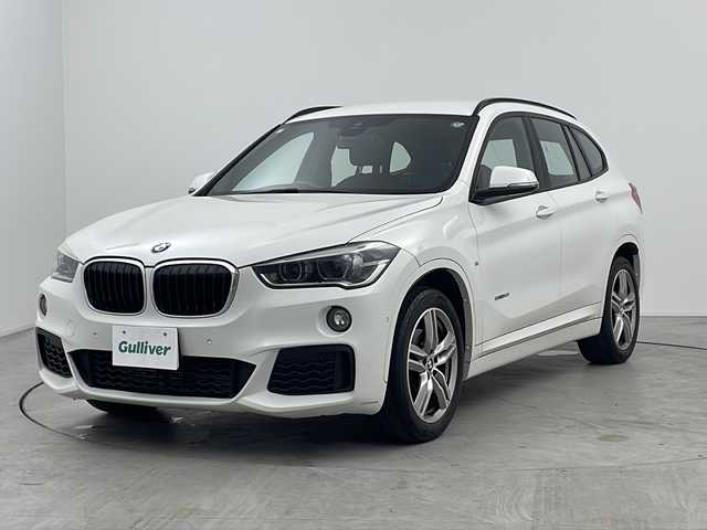ＢＭＷ Ｘ１ 三重県 2017(平29)年 4.3万km アルピンホワイトⅢ 禁煙車/バックカメラ/純正ナビ/・CD・DVD・Bluetooth/ルーフレール/電子パーキング/ステアリングスイッチ/クリアランスソナー/ビルトインETC/スマートキー/プッシュスタート
