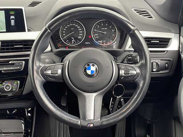 ＢＭＷ Ｘ１ 三重県 2017(平29)年 4.3万km アルピンホワイトⅢ 禁煙車/バックカメラ/純正ナビ/・CD・DVD・Bluetooth/ルーフレール/電子パーキング/ステアリングスイッチ/クリアランスソナー/ビルトインETC/スマートキー/プッシュスタート
