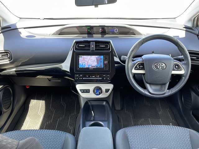 トヨタ プリウス S 山口県 2016(平28)年 5.8万km シルバーM 社外メモリナビ【MDV-Z702W】/DVD再生機能有/フルセグテレビ/Bluetooth/USB接続端子/バックカメラ/ETC/スマートキー/スペアキー有/プッシュスタート/純正フロアマット/LEDヘッドライト/オートライト/ドライブモードスイッチ/EVドライブモードスイッチ/マルチインフォメーションディスプレイ/盗難防止装置/横滑り防止装置/取扱説明書/保証書