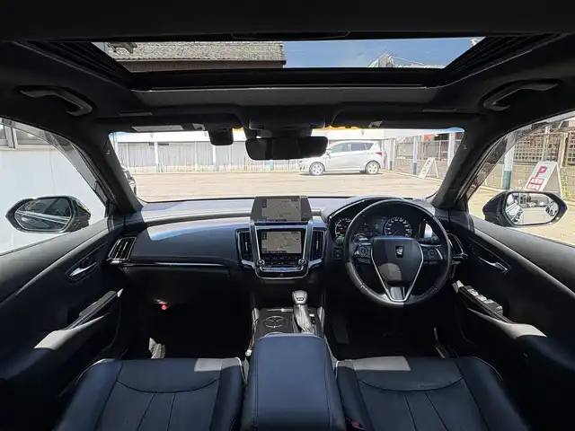 トヨタ クラウン ハイブリッド RS アドバンス 三重県 2018(平30)年 6.2万km プレシャスブラックパール ♪走行61448km/♪サンルーフ/モデリスタエアロキット/・フロントウイングスポイラー/・サイドスカート/・リヤスタイリングキット/モデリスタクールシャインキット/・フォグベゼルガーニッシュ(メッキ)/・ミラーガーニッシュ(メッキ)/・フェンダーガーニッシュ(メッキ)/モデリスタ19インチAW/車高調(BLITZ)/純正サス 有/トヨタセーフティセンス/・PCS/LTA/RSA/・オートマチックハイビーム/・レーダークルーズコントロール/・先行車発進告知/RCTA/PKSB/BSM/HUD/オートブレーキホールド/黒革シート/前席パワーシート (D席メモリ付)/前席シートヒーター/エアシート/ステアリングヒーター/スマートキー×2/プッシュスタート/純正ナビ/・AUX・USB・CD録音・SD/・DVD/BD再生・フルセグ/・BTオーディオ/・バックカメラ/AC100V/LEDヘッドライト/LEDフォグライト/オートライト/オートワイパー/ウィンカーミラー/オートリトラ/革巻ステアリング/ステアリングスイッチ/パドルシフト/スモークフィルム/フロアマット/ドアバイザー/サイド/カーテン/ニーエアバック
