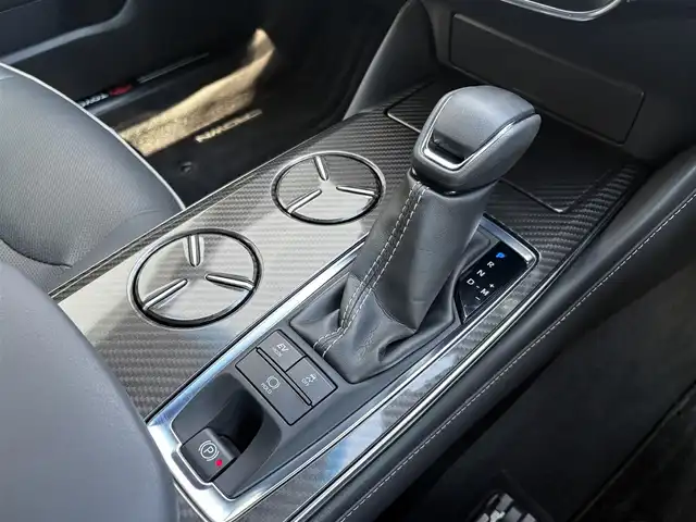 トヨタ クラウン ハイブリッド RS アドバンス 三重県 2018(平30)年 6.2万km プレシャスブラックパール ♪走行61448km/♪サンルーフ/モデリスタエアロキット/・フロントウイングスポイラー/・サイドスカート/・リヤスタイリングキット/モデリスタクールシャインキット/・フォグベゼルガーニッシュ(メッキ)/・ミラーガーニッシュ(メッキ)/・フェンダーガーニッシュ(メッキ)/モデリスタ19インチAW/車高調(BLITZ)/純正サス 有/トヨタセーフティセンス/・PCS/LTA/RSA/・オートマチックハイビーム/・レーダークルーズコントロール/・先行車発進告知/RCTA/PKSB/BSM/HUD/オートブレーキホールド/黒革シート/前席パワーシート (D席メモリ付)/前席シートヒーター/エアシート/ステアリングヒーター/スマートキー×2/プッシュスタート/純正ナビ/・AUX・USB・CD録音・SD/・DVD/BD再生・フルセグ/・BTオーディオ/・バックカメラ/AC100V/LEDヘッドライト/LEDフォグライト/オートライト/オートワイパー/ウィンカーミラー/オートリトラ/革巻ステアリング/ステアリングスイッチ/パドルシフト/スモークフィルム/フロアマット/ドアバイザー/サイド/カーテン/ニーエアバック