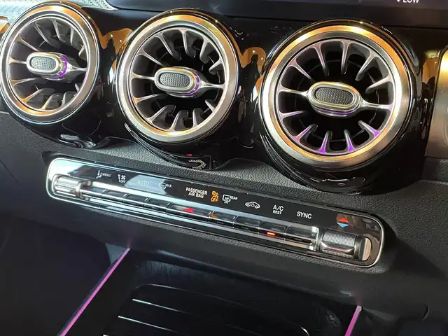 メルセデス・ベンツ ＧＬＢ２００ｄ AMGライン 愛知県 2020(令2)年 2.4万km ポーラホワイト 純正ナビ/フルセグTV/360度カメラ/バックカメラ/レーダーセーフティパッケージ/ACC/ブラインドスポットアシスト/アンビエントライト/黒ハーフレザー/シートヒーター/パワーバックドア/純正19インチアルミ/ETC