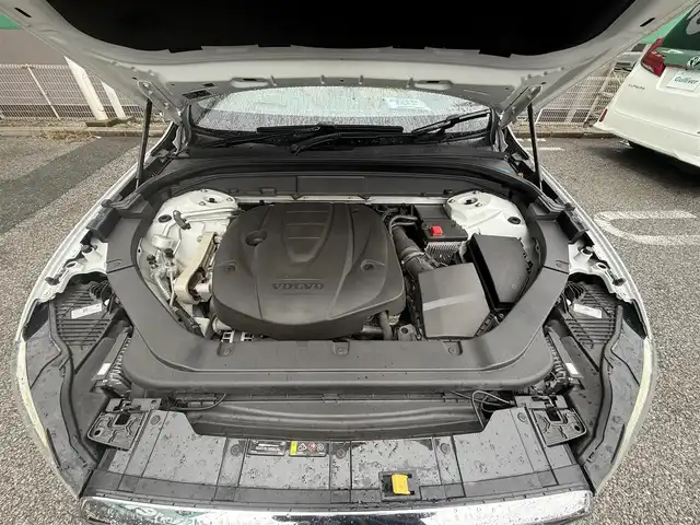 ボルボ ＸＣ６０ D4 AWD インスクリプション 千葉県 2019(平31)年 7.3万km パール 純正HDDナビ/フルセグ/衝突軽減ブレーキ/レーダークルーズコントロール/ブラインドスポットモニター/レーンキープ/自動駐車/ヘッドアップディスプレイ/前後ドラレコ/ハーマンカードン/レザーシート/全席シートヒーター/前席エアシート/前席パワーシート/前席シートメモリ/パワーバックドア/ルーフレール