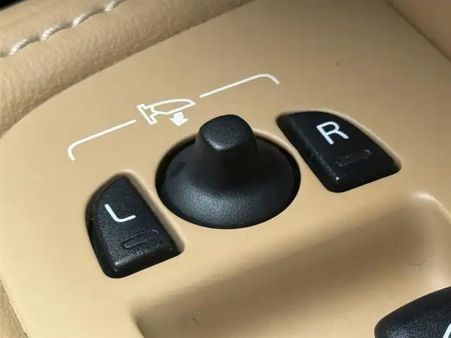 ボルボ ＸＣ６０ D4 AWD インスクリプション 千葉県 2019(平31)年 7.3万km パール 純正HDDナビ/フルセグ/衝突軽減ブレーキ/レーダークルーズコントロール/ブラインドスポットモニター/レーンキープ/自動駐車/ヘッドアップディスプレイ/前後ドラレコ/ハーマンカードン/レザーシート/全席シートヒーター/前席エアシート/前席パワーシート/前席シートメモリ/パワーバックドア/ルーフレール