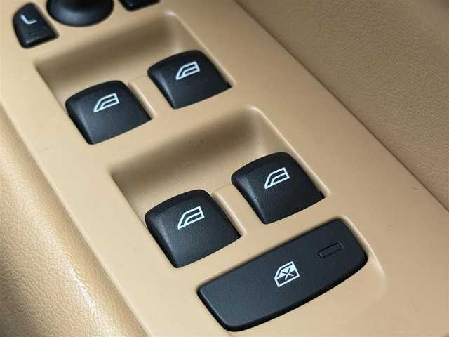 ボルボ ＸＣ６０ D4 AWD インスクリプション 千葉県 2019(平31)年 7.3万km パール 純正HDDナビ/フルセグ/衝突軽減ブレーキ/レーダークルーズコントロール/ブラインドスポットモニター/レーンキープ/自動駐車/ヘッドアップディスプレイ/前後ドラレコ/ハーマンカードン/レザーシート/全席シートヒーター/前席エアシート/前席パワーシート/前席シートメモリ/パワーバックドア/ルーフレール