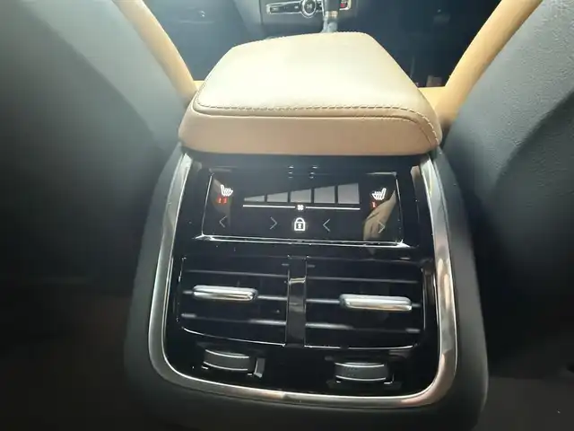 ボルボ ＸＣ６０ D4 AWD インスクリプション 千葉県 2019(平31)年 7.3万km パール 純正HDDナビ/フルセグ/衝突軽減ブレーキ/レーダークルーズコントロール/ブラインドスポットモニター/レーンキープ/自動駐車/ヘッドアップディスプレイ/前後ドラレコ/ハーマンカードン/レザーシート/全席シートヒーター/前席エアシート/前席パワーシート/前席シートメモリ/パワーバックドア/ルーフレール