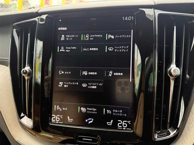 ボルボ ＸＣ６０ D4 AWD インスクリプション 千葉県 2019(平31)年 7.3万km パール 純正HDDナビ/フルセグ/衝突軽減ブレーキ/レーダークルーズコントロール/ブラインドスポットモニター/レーンキープ/自動駐車/ヘッドアップディスプレイ/前後ドラレコ/ハーマンカードン/レザーシート/全席シートヒーター/前席エアシート/前席パワーシート/前席シートメモリ/パワーバックドア/ルーフレール