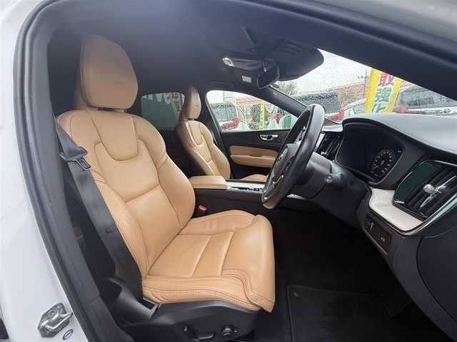 ボルボ ＸＣ６０ D4 AWD インスクリプション 千葉県 2019(平31)年 7.3万km パール 純正HDDナビ/フルセグ/衝突軽減ブレーキ/レーダークルーズコントロール/ブラインドスポットモニター/レーンキープ/自動駐車/ヘッドアップディスプレイ/前後ドラレコ/ハーマンカードン/レザーシート/全席シートヒーター/前席エアシート/前席パワーシート/前席シートメモリ/パワーバックドア/ルーフレール