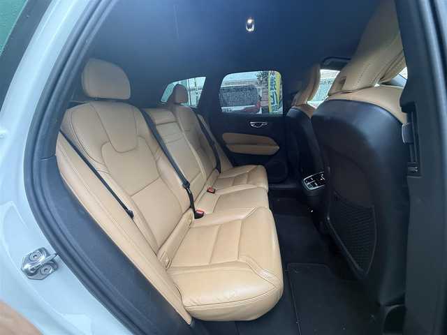 ボルボ ＸＣ６０ D4 AWD インスクリプション 千葉県 2019(平31)年 7.3万km パール 純正HDDナビ/フルセグ/衝突軽減ブレーキ/レーダークルーズコントロール/ブラインドスポットモニター/レーンキープ/自動駐車/ヘッドアップディスプレイ/前後ドラレコ/ハーマンカードン/レザーシート/全席シートヒーター/前席エアシート/前席パワーシート/前席シートメモリ/パワーバックドア/ルーフレール