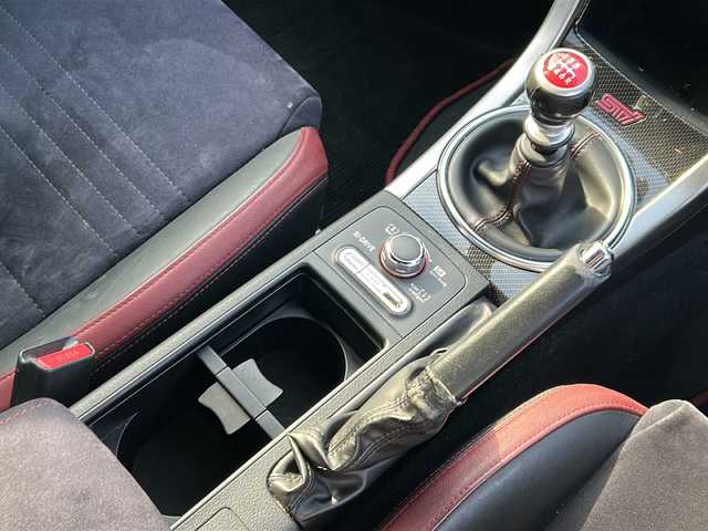 スバル ＷＲＸ ＳＴＩ STI 石川県 2014(平26)年 10.9万km WRブルーパール ４ＷＤ　/IC付ターボ /リア/サイドエアロ /バックカメラ　/ナビ（ＣＤ／ＤＶＤ／ＢＴ／フルセグＴＶ）　/オートライト　/横滑り防止装置　/ＥＴＣ　/ハーフレザーシート /プッシュスタート /スマートキー /ドラレコ/社外18インチアルミホイール