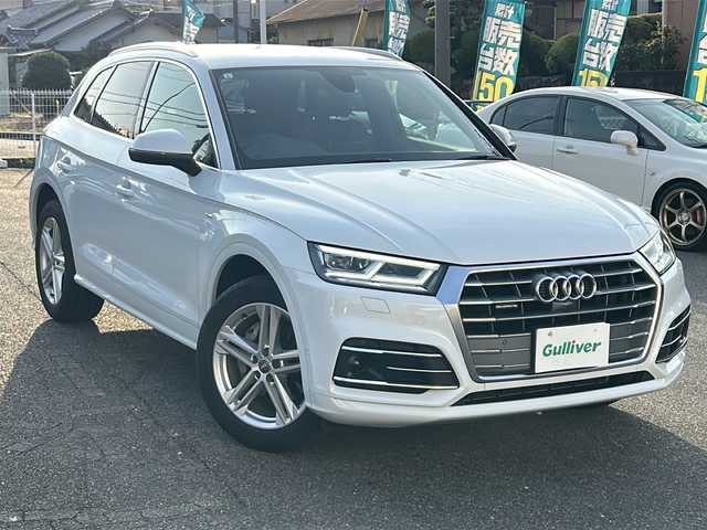 アウディ Ｑ５ 40TDIクワトロ スポーツ 愛知県 2019(令1)年 4.5万km グレイシアホワイトメタリック /禁煙車/正規ディーラー車//MMIナビ・フルセグTV//全方位カメラ//Sラインパッケージ//純正１９インチアルミ//アシスタンスパッケージ//マトリクスLEDパッケージ//ドライブセレクト//ACC//黒ハーフレザーシート//前席パワーシート//前席シートヒーター//パワーバックドア//パーキングエイド//パークアシスト//アウディプレセンス//アウディサイドアシスト//アクティブレーンアシスト//バーチャルコックピット//ビルトインETC2.0//ルーフレール//電子パーキング//電動格納ミラーウインカー//パドルシフト//ステアスイッチ//横滑り防止装置//純正フロアマット//新車保証書/取扱説明書//スペアキー//記録簿R5.R4.R2