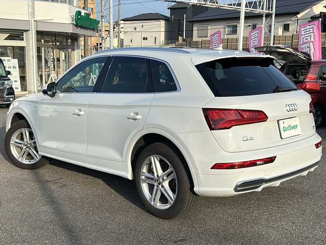 アウディ Ｑ５ 40TDIクワトロ スポーツ 愛知県 2019(令1)年 4.5万km グレイシアホワイトメタリック /禁煙車/正規ディーラー車//MMIナビ・フルセグTV//全方位カメラ//Sラインパッケージ//純正１９インチアルミ//アシスタンスパッケージ//マトリクスLEDパッケージ//ドライブセレクト//ACC//黒ハーフレザーシート//前席パワーシート//前席シートヒーター//パワーバックドア//パーキングエイド//パークアシスト//アウディプレセンス//アウディサイドアシスト//アクティブレーンアシスト//バーチャルコックピット//ビルトインETC2.0//ルーフレール//電子パーキング//電動格納ミラーウインカー//パドルシフト//ステアスイッチ//横滑り防止装置//純正フロアマット//新車保証書/取扱説明書//スペアキー//記録簿R5.R4.R2