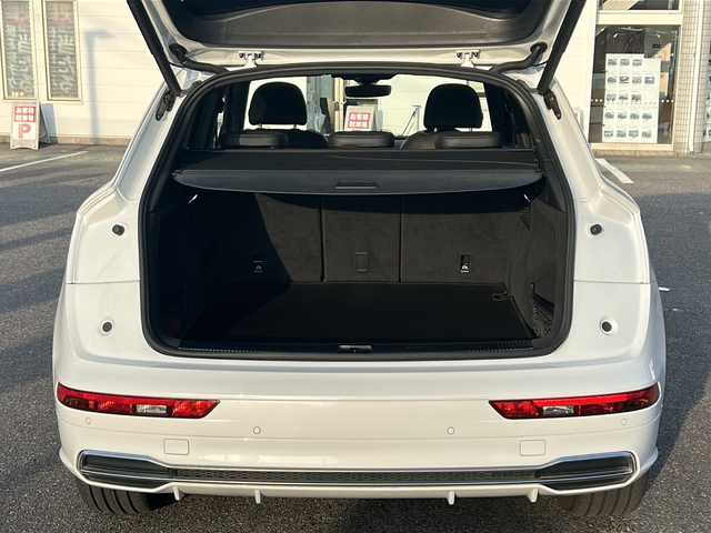 アウディ Ｑ５ 40TDIクワトロ スポーツ 愛知県 2019(令1)年 4.5万km グレイシアホワイトメタリック /禁煙車/正規ディーラー車//MMIナビ・フルセグTV//全方位カメラ//Sラインパッケージ//純正１９インチアルミ//アシスタンスパッケージ//マトリクスLEDパッケージ//ドライブセレクト//ACC//黒ハーフレザーシート//前席パワーシート//前席シートヒーター//パワーバックドア//パーキングエイド//パークアシスト//アウディプレセンス//アウディサイドアシスト//アクティブレーンアシスト//バーチャルコックピット//ビルトインETC2.0//ルーフレール//電子パーキング//電動格納ミラーウインカー//パドルシフト//ステアスイッチ//横滑り防止装置//純正フロアマット//新車保証書/取扱説明書//スペアキー//記録簿R5.R4.R2